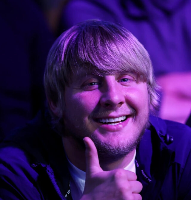 "Máš rád jablká?" — Paddy Pimblett trollov „plačúceho“ Armana Tsarukyana Download app from appStore