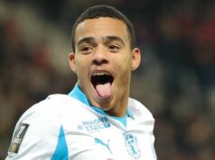 Mason Greenwood bol terčom rakiet, keď boli bývalé hviezdy Man Utd zachytené v hromadnej bitke Mason Greenwood oslavuje tretí gól svojho tímu počas zápasu medzi OGC Nice a Olympique de Marseille.