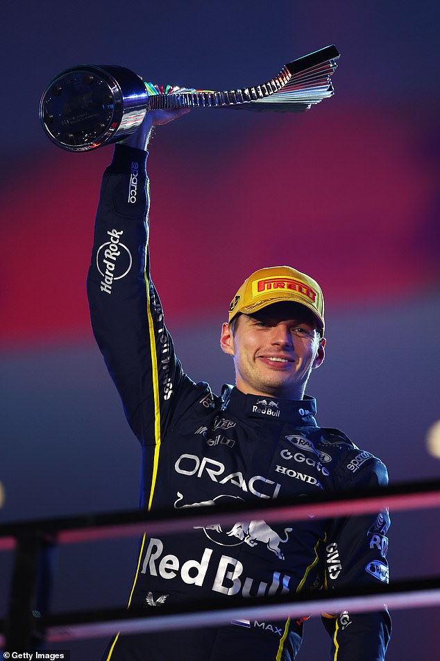 Max Verstappen vyhráva Veľkú cenu Las Vegas, ale Lando Norris Max Verstappen opäť vyhral v Las Vegas, aby si udržal svoju štíhlu nádej na titul vo Formule 1