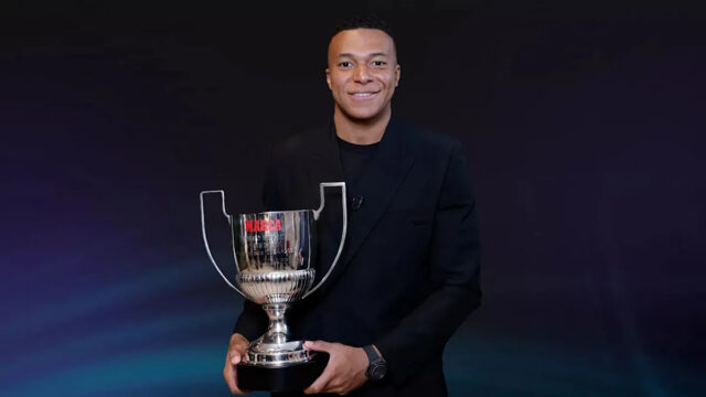 🔝Mbappé preberá cenu Pichichi 2024/25 Download app from appStore