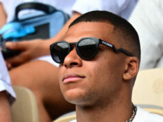 Micah Richards varuje Liverpool, aby zmenil prístup proti Kylianovi Mbappemu Micah Richards varuje Liverpool, aby zmenil prístup proti Kylianovi Mbappemu