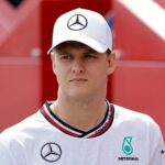 Mick Schumacher sa na budúci rok po súhlase so súťažou v sérii IndyCar 2026 vráti na miesto vodiča.