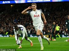 Micky van de Ven behal po celej dĺžke ihriska a strelil neuveriteľný gól pre Tottenham, keď sólo nasmeroval Garetha Balea a Son Heung-mina. Micky van de Ven strelil neuveriteľný sólový gól proti Kodani pre Tottenham