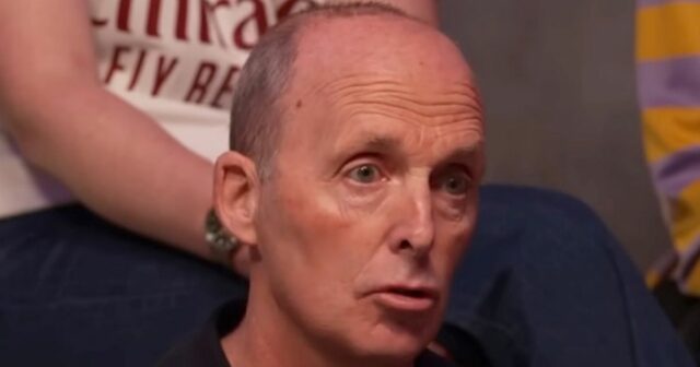 Mike Dean pridáva palivo do sprisahania Wayna Rooneyho ohľadom Man Mike Dean v diskusii o prekrývaní fanúšikov