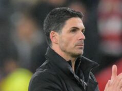 Arsenal v „pokročilých rozhovoroch“ o dvoch „prioritných“ obchodoch; Romano tvrdí, že jedna hviezda chce ukončiť kariéru v Gunners Mikel Arteta 'idiotic, unimaginative and cowardly' in Sunderland mess
