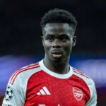 Bukayo Saka sa pozerá