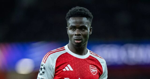 Bukayo Saka sa pozerá