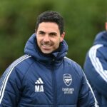 Mikel Arteta sa počas tréningu Arsenalu usmieva