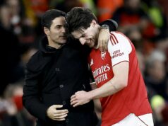 Mikel Arteta sa odvážne hlási k hviezdnemu mužovi Declanovi Riceovi po tom, čo sa jeho stredopoliar ukázal ako najlepší hráč zápasu proti Bayernu Mníchov Tréner Arsenalu Mikel Arteta (vľavo) podporil Declana Ricea (vpravo), aby vyhral Zlatú loptu