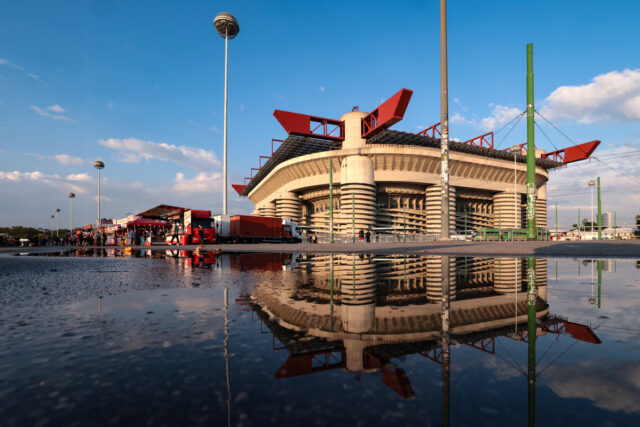 Miláno a Inter sa snažia získať viac ako 25 miliónov Miláno a Inter sa snažia získať viac ako 25 miliónov eur s novými právami na pomenovanie štadióna San Siro