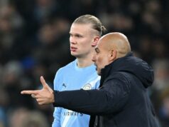 Míľnikový večer v Lige majstrov Pepa Guardiolu padá a môže si za to sám Guardiola bol potrestaný po vykonaní veľkoobchodných zmien (AP)