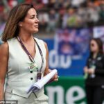 Moderátorka Sky Sports Natalie Pinkham prezradila, že sa musela stiahnuť z spravodajstva o Veľkej cene Brazílie, pretože sa naďalej zotavuje po operácii krku.