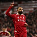 Mohamed Salah je nadaným míľnikovým gólom Liverpoolu v podaní Emiliana Martineza, aby postavil bojujúcich Reds pred Aston Villu