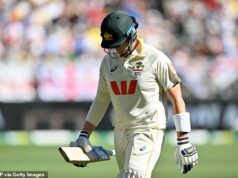 Monty Panesar hovorí, že „ohneval“ austrálskeho „citlivého“ kapitána Steva Smitha po jeho smutnom štarte do Ashes po výsmechu Masterminda Mimoriadny Steve Smith bol prepustený na 17 v deň otvorenia Ashes