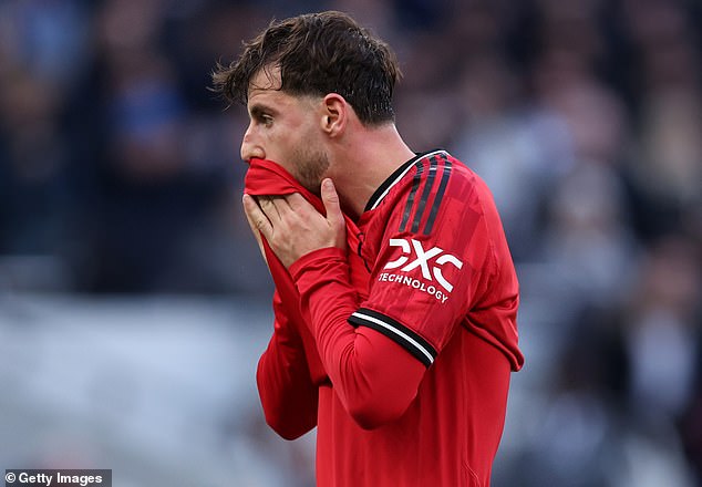 Muž bol zatknutý za údajné napádanie Masona Mounta s verbálnym Mason Mount bol údajne predmetom hanebných verbálnych útokov, keď Man United čelil Spurs
