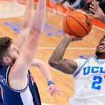 Mužský basketbalový klub UCLA s číslom 15 zaostáva v prehre s číslom 5 v Arizone