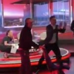 Zdá sa, že Kevin Doyle počas osláv po dramatickom góle Írskej republiky urobil gesto.