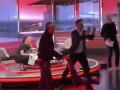 Na internete unikol chválospev bývalej hviezdy Premier League mimo kamier o esu Liverpoolu Zdá sa, že Kevin Doyle počas osláv po dramatickom góle Írskej republiky urobil gesto.