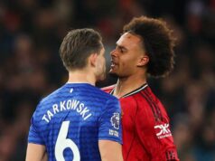 Na výstave Joshuu Zirkzeeho proti Evertonu sa všetci fanúšikovia Man Utd vyjadrili rovnako Na výstave Joshuu Zirkzeeho proti Evertonu sa všetci fanúšikovia Man Utd vyjadrili rovnako