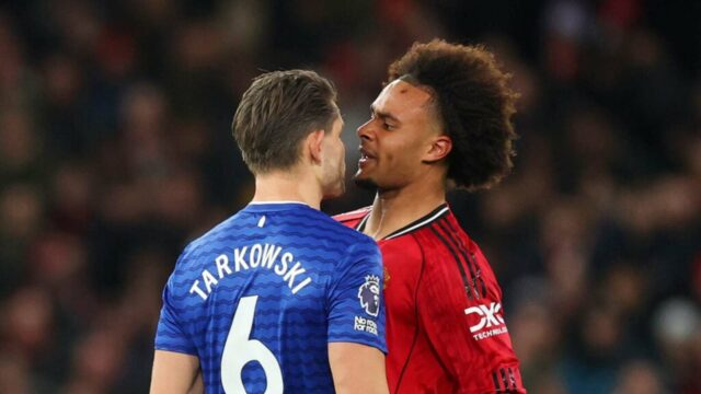 Na výstave Joshuu Zirkzeeho proti Evertonu sa všetci fanúšikovia Man Na výstave Joshuu Zirkzeeho proti Evertonu sa všetci fanúšikovia Man Utd vyjadrili rovnako