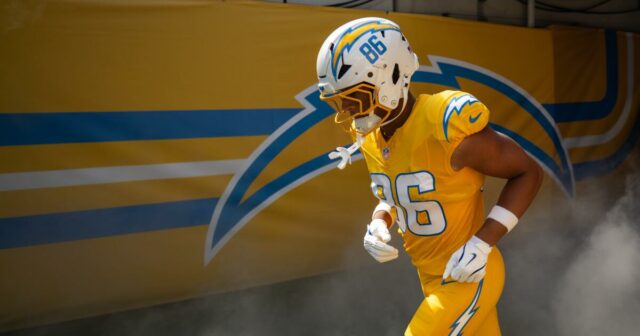 Nabíjačky nováčik s pevným koncom Oronde Gadsden II žijúci až do výšky
