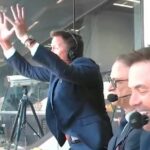 Kriketových fanúšikov počas prvého Ashes Testu rozdelili vyčíňanie Channel Seven a hviezdy Triple M Jamesa Brayshawa.