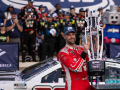 Najnovšie rozhodnutie Trackhouse vháňa Shaneovi van Gisbergenovi slzy do očí Séria NASCAR Cup Sunoco nováčik roka, Shane van Gisbergen pózuje na červenom koberci počas 2025 NASCAR Awards Show v JW Marriott Desert Ridge Resort & Spa - Zdroj: Getty