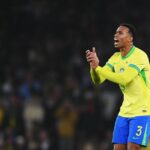 Gabriel Magalhaes počas medzinárodného priateľského zápasu medzi Brazíliou a Senegalom na Emirates Stadium.