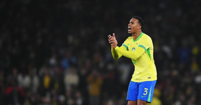 Najnovšie správy o zranení Arsenalu uprostred obáv Gabriela ako vyhlásenie Gabriel Magalhaes počas medzinárodného priateľského zápasu medzi Brazíliou a Senegalom na Emirates Stadium.