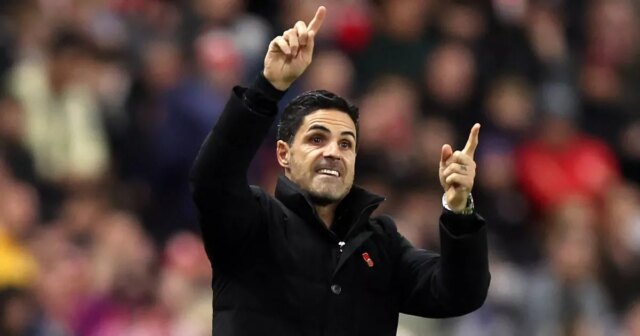 Mikel Arteta, manažér Arsenalu, reaguje počas zápasu Premier League medzi Sunderlandom a Arsenalom na Stadium of Light 8. novembra 2025 v Sunderlande v Anglicku.