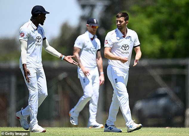 Najrýchlejší anglický nadhadzovač dal Ashesovi všetko jasné, ale pre Austrálčanov Skenovanie ľavého hamstringu Wooda dalo najrýchlejšiemu hráčovi Anglicka k dispozícii šesť dní od úvodu série tu na západnom pobreží – hoci sa nevrátil do prípravného zápasu.