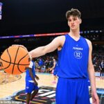 Olivier Rioux sa po svojom debute stal najvyšším univerzitným basketbalistom vôbec