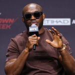 NEW YORK, NEW YORK - 13. NOVEMBRA: (LR) Jack Della Maddalena z Austrálie a Islam Machačev z Ruska sa stretnú počas tlačovej konferencie UFC 322 v divadle v Madison Square Garden 13. novembra 2025 v New Yorku. (Foto: Jeff Bottari/Zuffa LLC)