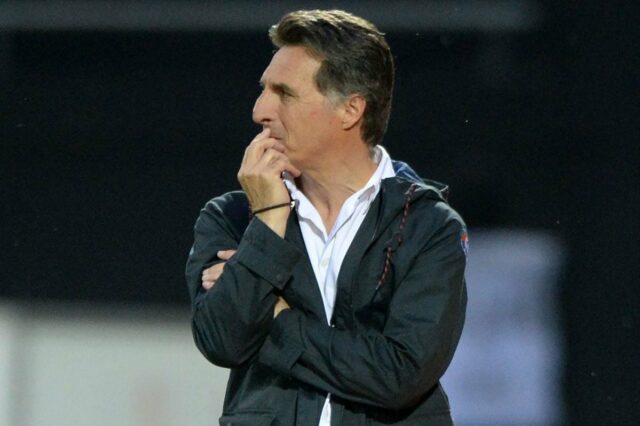 Nátlak na manažéra Auxerre Christopha Pélissiera Nátlak na manažéra Auxerre Christopha Pélissiera