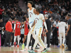 Návrat Stephona Castlea sa oneskorí uprostred ťažkej situácie v San Antoniu po neúspechu Victora Wembanyama logo pochodového šialenstva