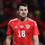 Regan Poole behá počas tréningu s hráčmi Manchestru United vrátane Jesseho Lingarda, Marcosa Roja a Marcusa Rashforda