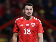 Nechcem ukončiť kariéru s jednou šiltovkou – Poole Regan Poole behá počas tréningu s hráčmi Manchestru United vrátane Jesseho Lingarda, Marcosa Roja a Marcusa Rashforda