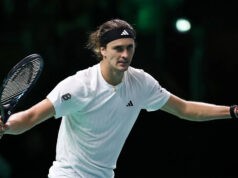 Nemecko vyhralo triler a postavilo sa do semifinále proti Španielsku Marcel Granollers a Pedro Martinez sa objímajú po víťazstve vo štvorhre