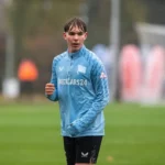 Nemecký stredopoliar v porovnaní s Tonim Kroosom priťahuje záujem Manchestru City, Barcelony a Manchestru United