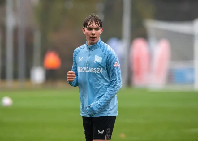 Nemecký stredopoliar v porovnaní s Tonim Kroosom priťahuje záujem Manchestru Nemecký stredopoliar v porovnaní s Tonim Kroosom priťahuje záujem Manchestru City, Barcelony a Manchestru United