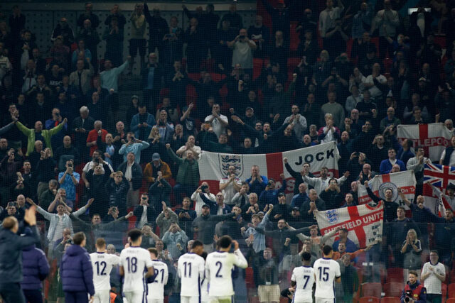 😅 Nemohli ste to vymyslieť: fanúšik uviazne v turniketu štadióna Download app from appStore