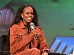 „Nemrhajte mojím časom“ – Michelle Obama dáva jasne najavo svoje pocity, keď sa jej pýtajú, či ženy môžu byť prezidentkou Spojených štátov Demokratický národný zjazd 2024: Deň 2 – Zdroj: Getty