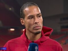 Nepríjemný moment Virgil van Dijk vypína otázku Trenta Alexandra-Arnolda od Thea Walcotta Nepríjemný moment Virgil van Dijk vypína otázku Trenta Alexandra-Arnolda od Thea Walcotta