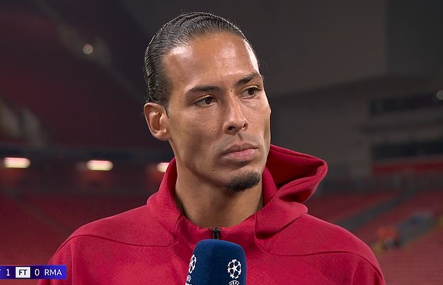 Nepríjemný moment Virgil van Dijk vypína otázku Trenta Alexandra-Arnolda od Nepríjemný moment Virgil van Dijk vypína otázku Trenta Alexandra-Arnolda od Thea Walcotta