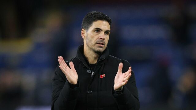 Neville menuje „jediný tím“, ktorý môže zabrániť Artetovi vyhrať titul v Premier League
