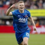 Kees Smit z AZ Alkmaar oslavuje gól počas zápasu Eredivisie proti Sparte Rotterdam. Hlavný tréner Holandska Ronald Koeman ho prirovnal k Pedrimu
