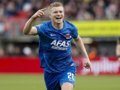 Newcastle je pripravený prestúpiť do holandského AZ Alkmaar wonderkid prirovnávaný k barcelonskej hviezde Pedri… a prečo je presvedčený, že dokáže poraziť súperov z Premier League na stredopoliara Kees Smit z AZ Alkmaar oslavuje gól počas zápasu Eredivisie proti Sparte Rotterdam. Hlavný tréner Holandska Ronald Koeman ho prirovnal k Pedrimu