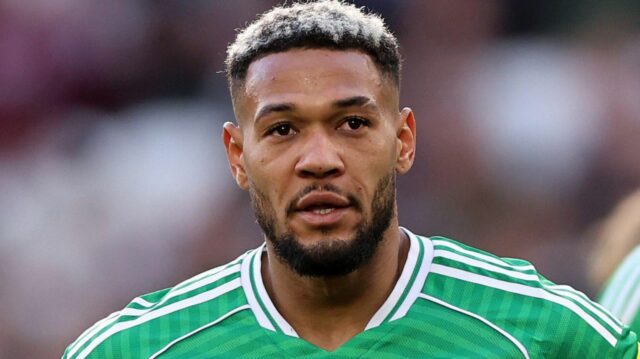 Newcastle sa vysmieval West Hamom, keď sa Howe vrátil, aby ho po „najhoršom“ výkone uhryzol
