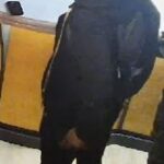 Newyorská polícia zverejnila dva zábery muža podozrivého zo streľby na rohového obrancu Jets Krisa Boyda