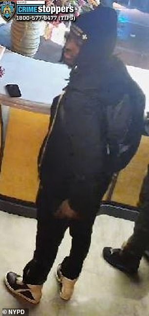 Newyorská polícia zverejnila prvé zábery muža podozrivého zo zastrelenia hviezdy Newyorská polícia zverejnila dva zábery muža podozrivého zo streľby na rohového obrancu Jets Krisa Boyda